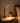 Magnetisk skrivebordslampe i træ